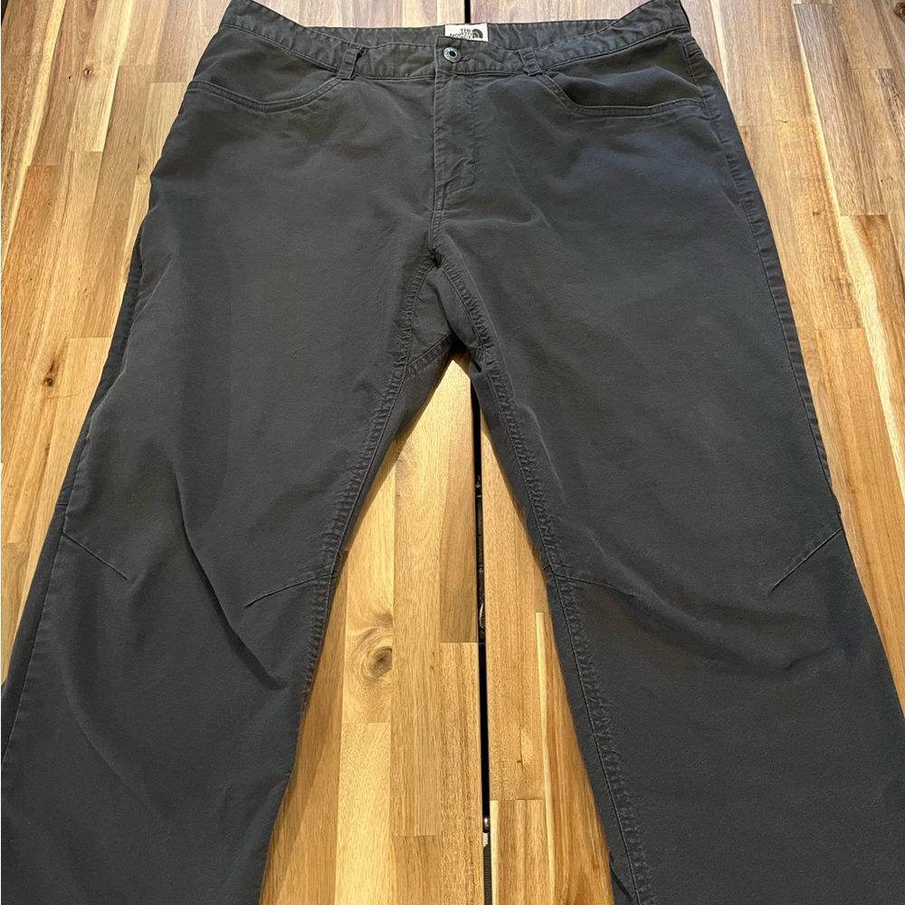 The North Face dark gray men’s pants 38